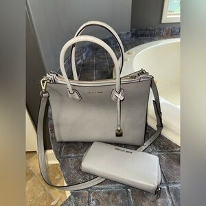 Like new gray Michael Kors pebbled Mercer satchel handbag w/wallet set